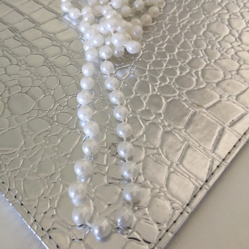 EXTRA LONG PEARL COSTUME NECKLACE JUST ADDS TO ANY ATTIRE THAT EXTRA TOUCH KNOT